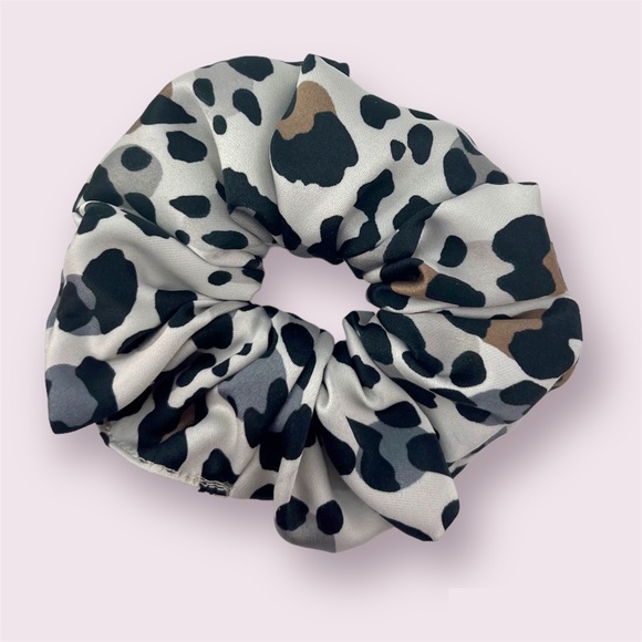 HANDMADE spiral satin hair scrunchie - snow leopard - Picture 2 of 4